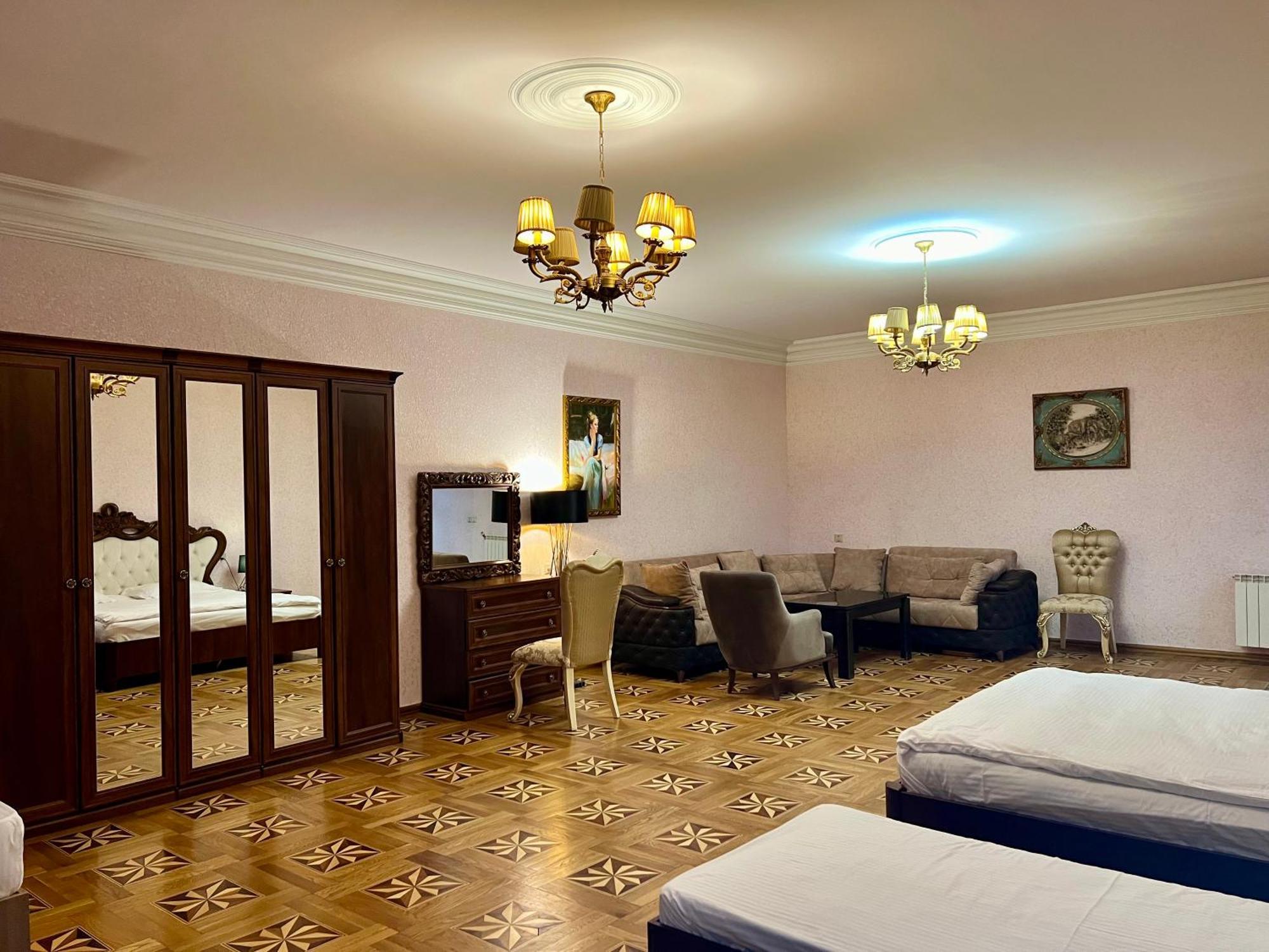 Family Hotel Ереван Экстерьер фото