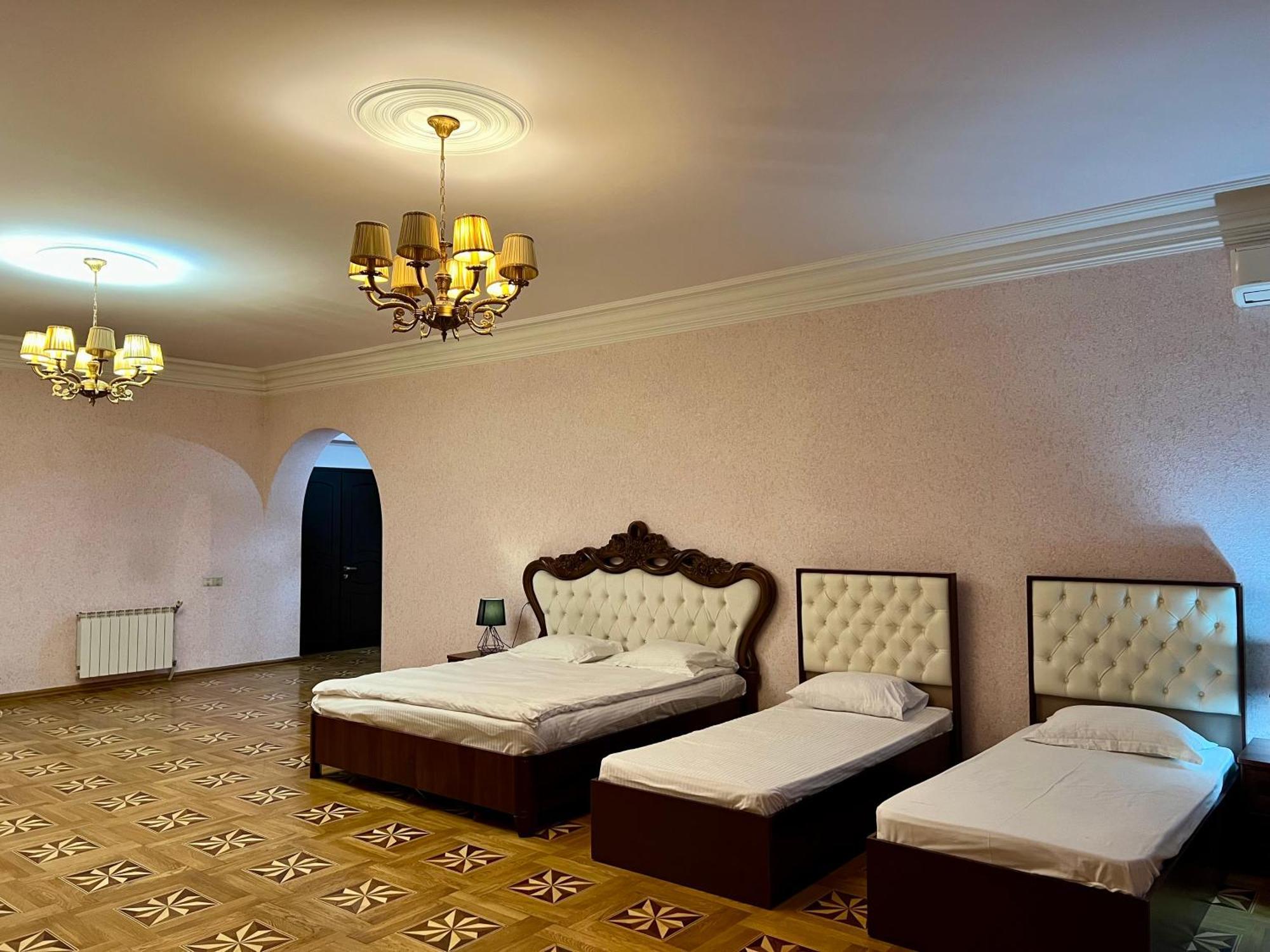 Family Hotel Ереван Экстерьер фото
