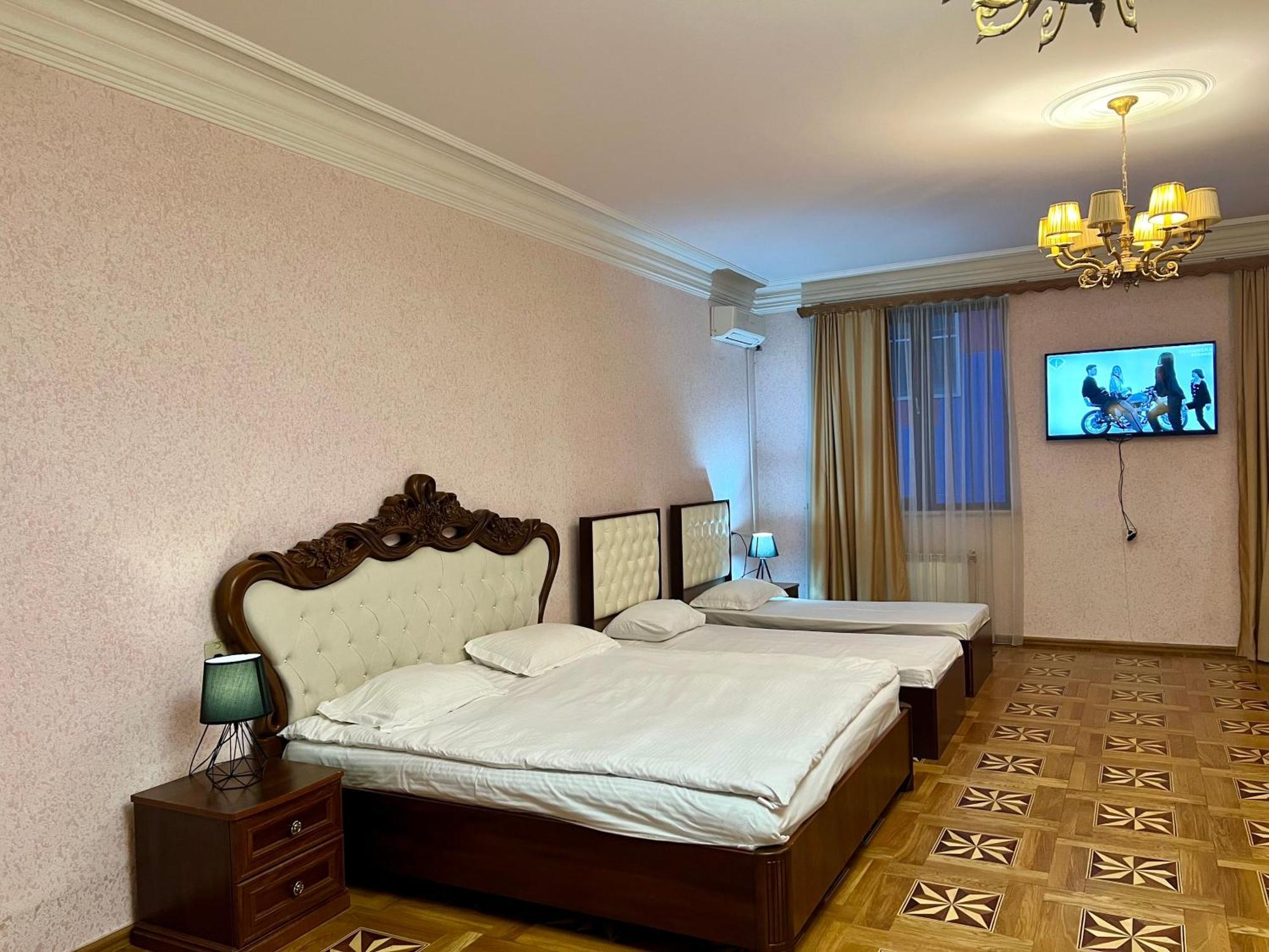 Family Hotel Ереван Экстерьер фото
