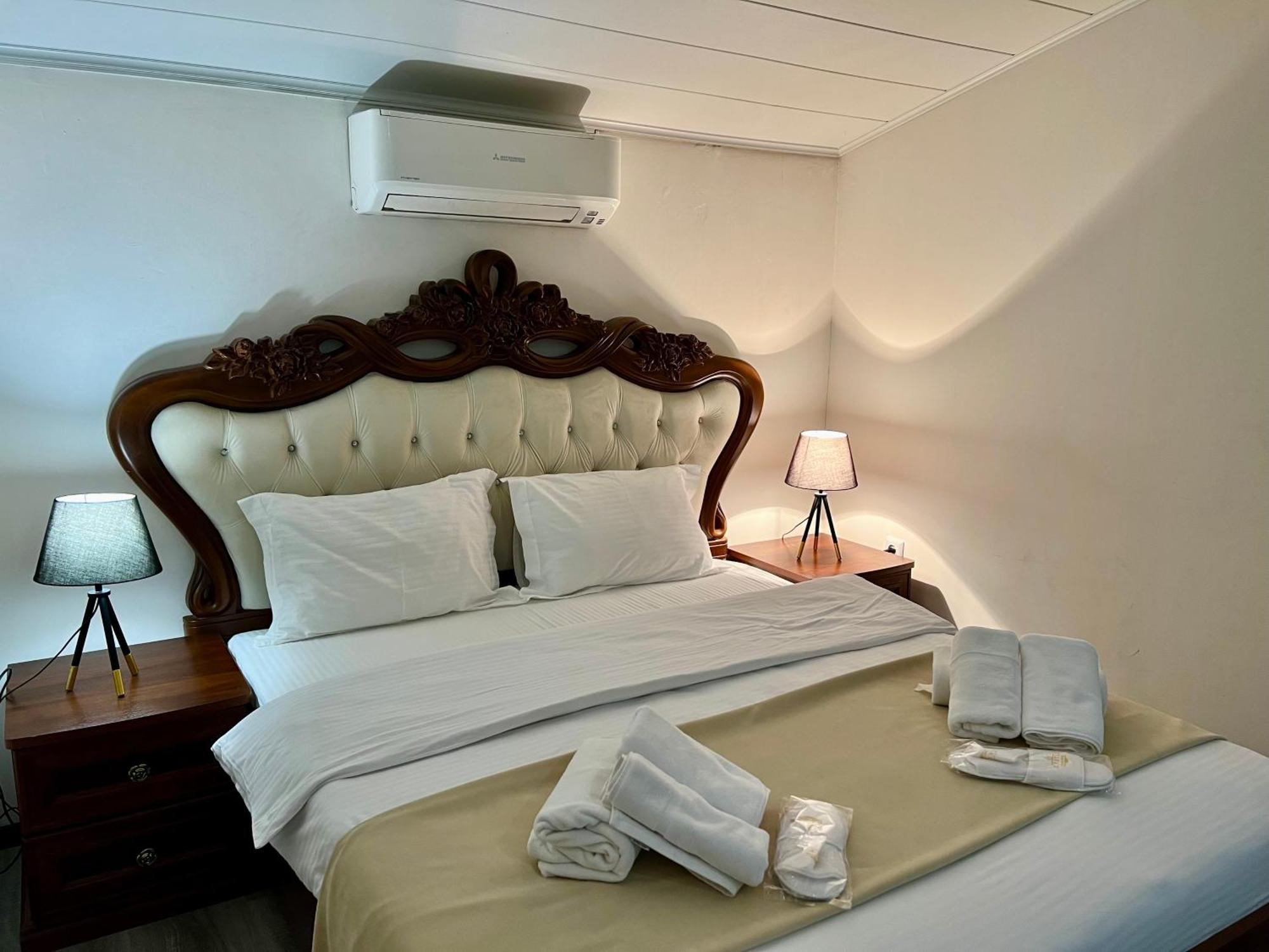 Family Hotel Ереван Экстерьер фото