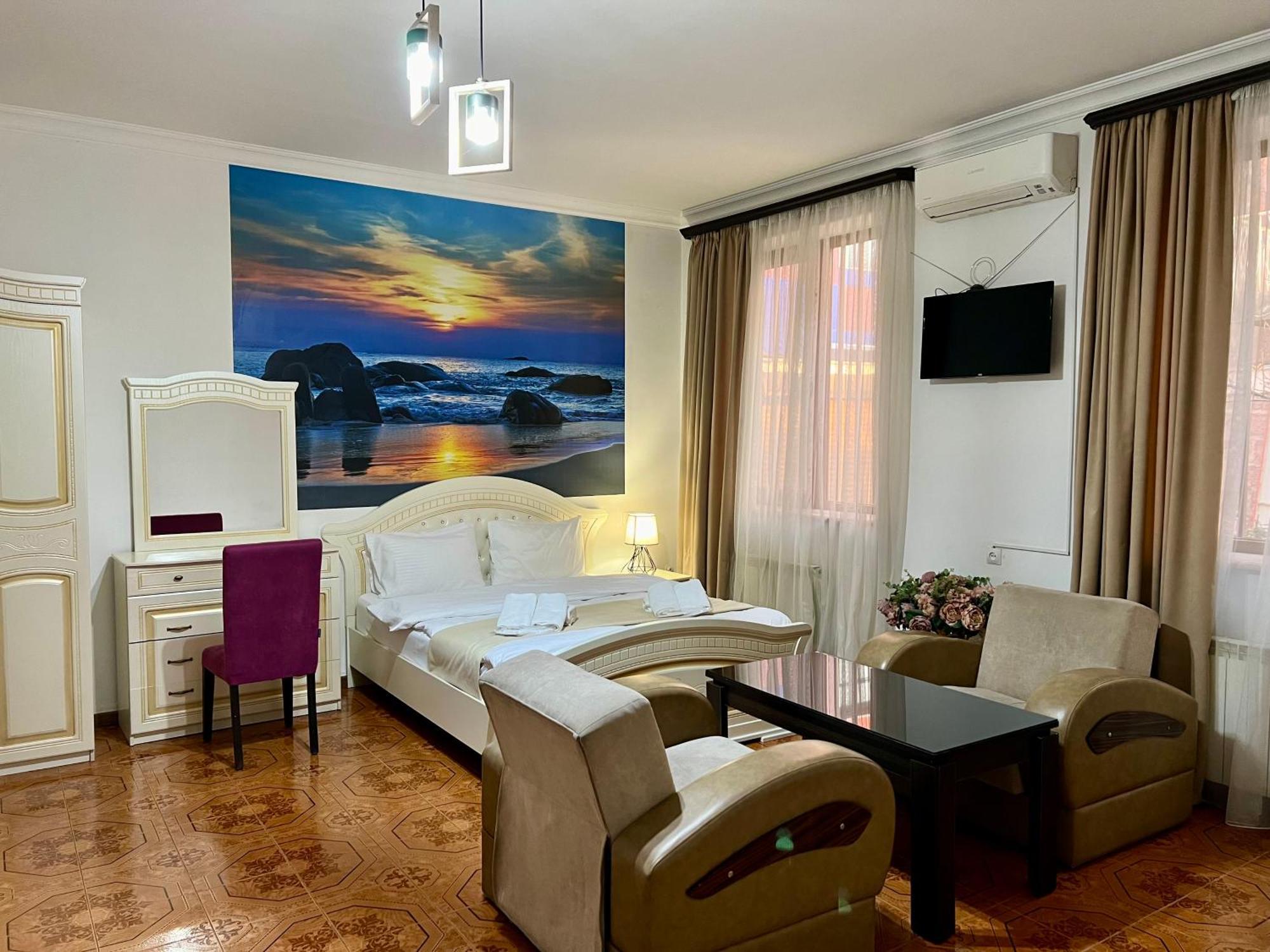 Family Hotel Ереван Экстерьер фото