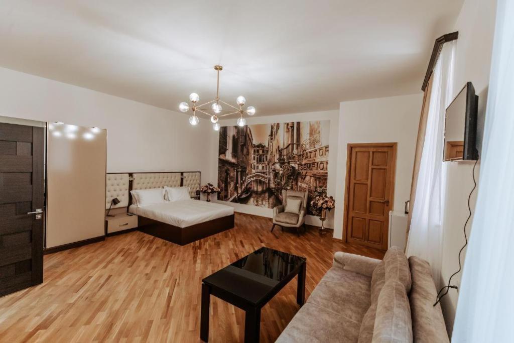 Family Hotel Ереван Экстерьер фото